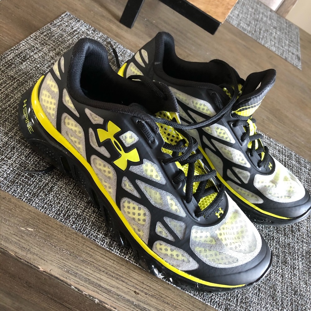 Under armour spine running shoes